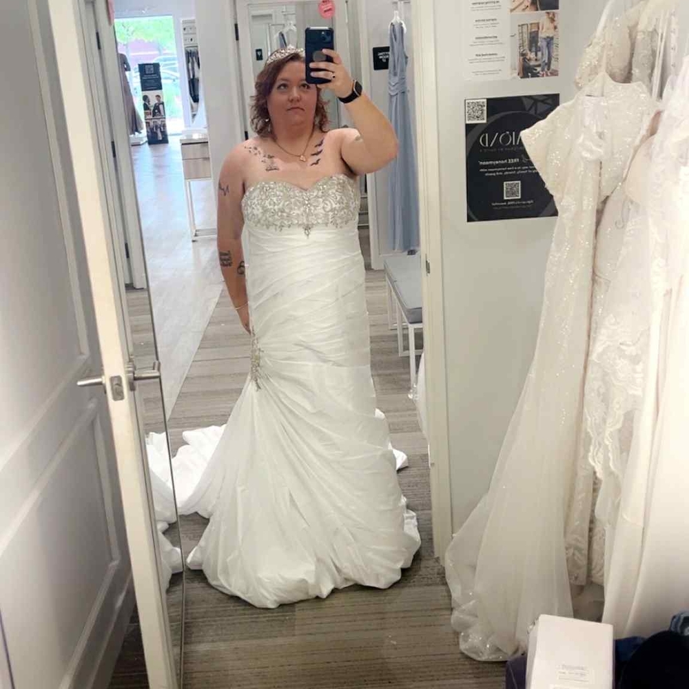 David's Bridal White Strapless Wedding Gown